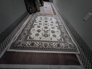 Area Rug Shop- 'Regal' Rug- 4x6ft (Retail $280)