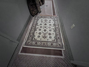 Area Rug Shop- 'Regal' Rug- 4x6ft (Retail $280)