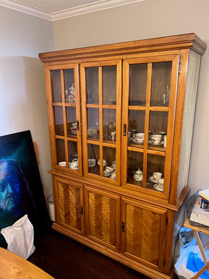 Solid Wood Hutch/China Cabinet