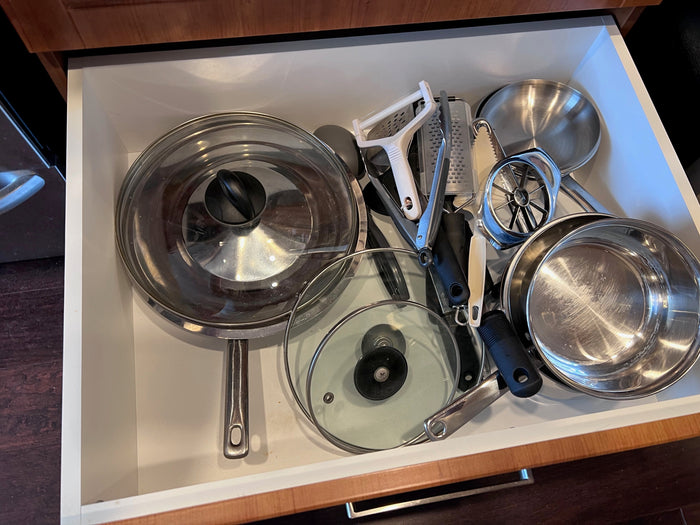 Pots, Pans & Kitchen Utensil Lot