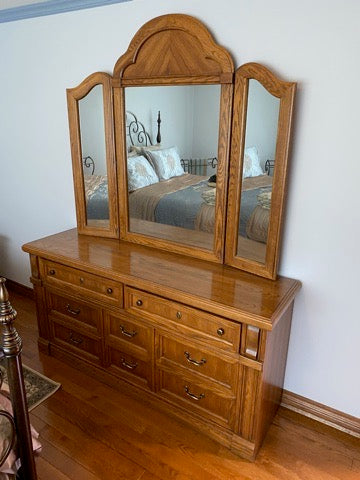 Kroehler Dresser w/Mirror