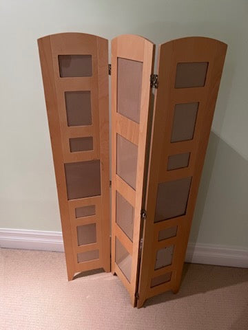 Trifold Floor Picture Frame Holder
