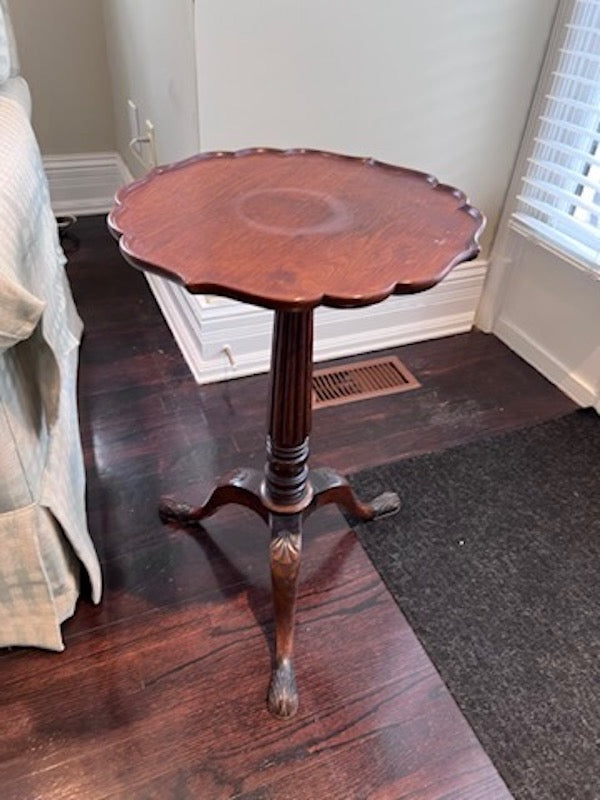 Scalloped Accent Table