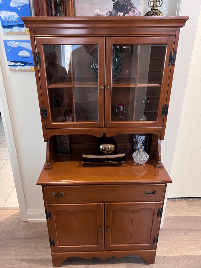 Vintage Roxton Hutch