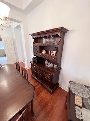 Vintage Ethan Allen 'Old Tavern' Hutch