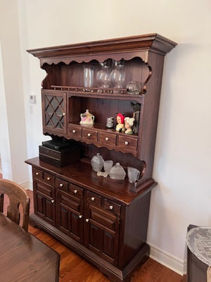 Vintage Ethan Allen 'Old Tavern' Hutch