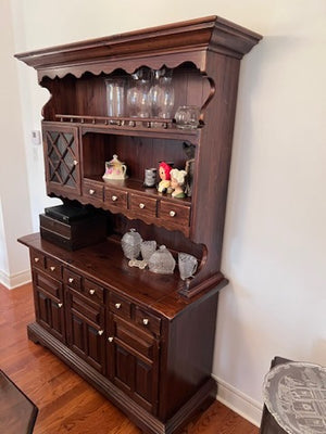 Vintage Ethan Allen 'Old Tavern' Hutch