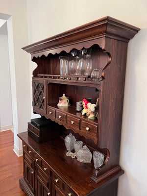 Vintage Ethan Allen 'Old Tavern' Hutch