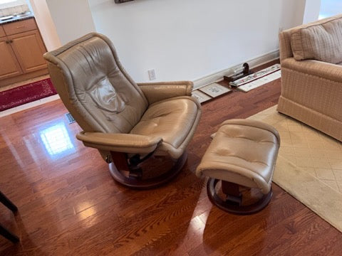 Leather 'Stressless Ekornes' Recliner + Ottoman- Made in Norway
