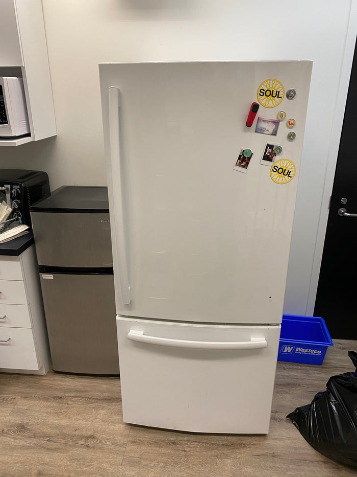 GE 20.9 cu.ft. Bottom Freezer Refrigerator White - GBE21AGKAKWW