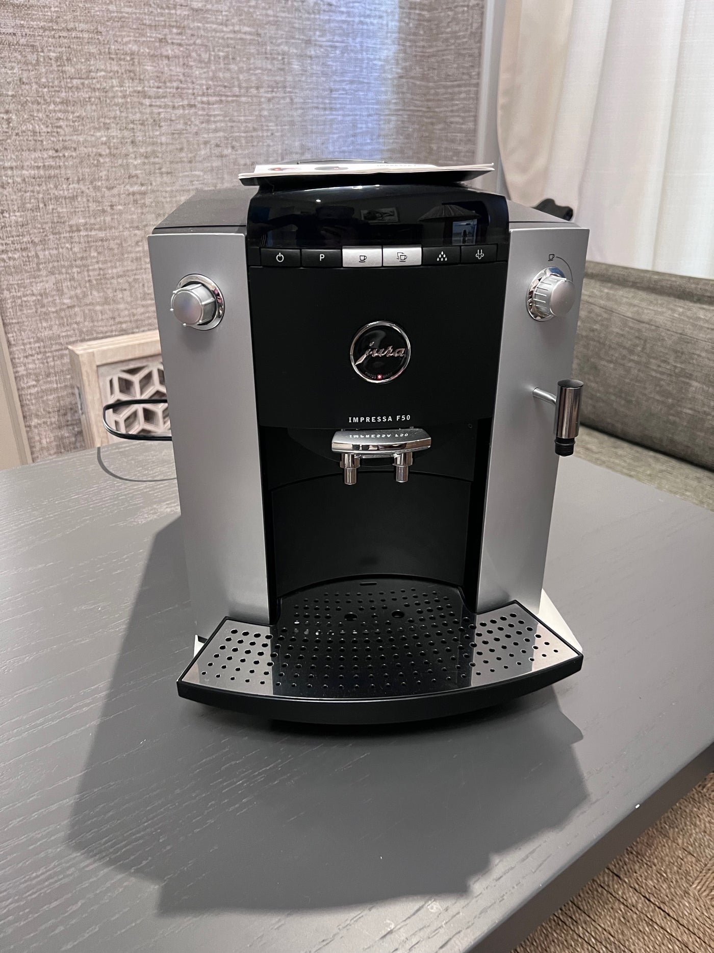 jura エスプレッソマシン impressa F50 Jura F50 Coffee Machine Review and Demonstration - YouTube