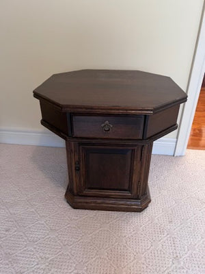 Vintage 1980s Ethan Allen Royal Charter Jacobean Oak Octagonal Side Table 16-8007