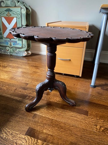 Antique Scalloped Tilt Top Side Table