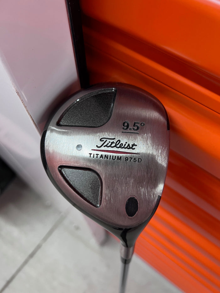 Titleist 975D 9.5° Titanium Driver Right Hand R Flex Graphite Shaft