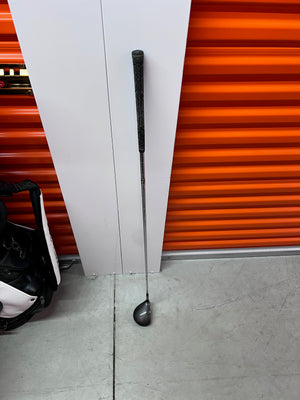 Titleist 975D 9.5° Titanium Driver Right Hand R Flex Graphite Shaft