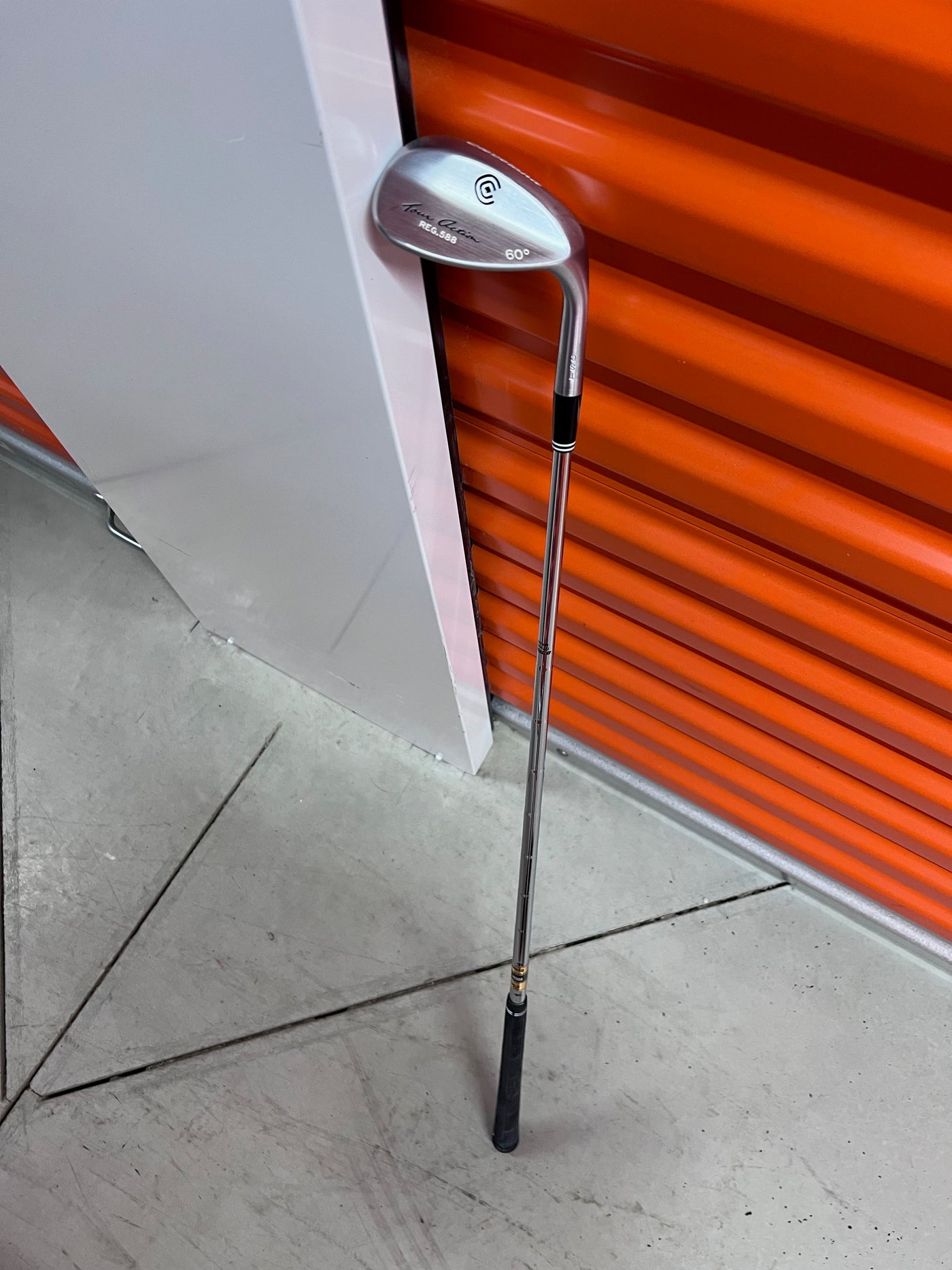 WEDGE 64 GRADOS Cleveland TOUR ACTION REG.588 - especialistas en golf de segunda mano WEDGE 64 GRADOS Cleveland TOUR ACTION REG.588 - especialistas en golf de segunda mano