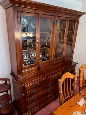 "Virginia House" Hutch/China Cabinet