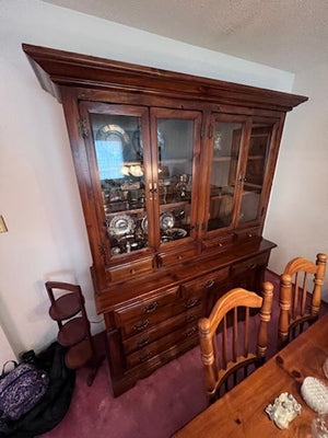 "Virginia House" Hutch/China Cabinet