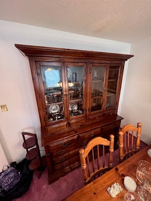 "Virginia House" Hutch/China Cabinet