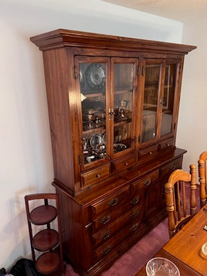 "Virginia House" Hutch/China Cabinet