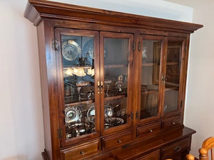 "Virginia House" Hutch/China Cabinet