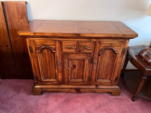 "Virginia House" Bar/Server