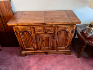 "Virginia House" Bar/Server