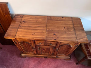 "Virginia House" Bar/Server
