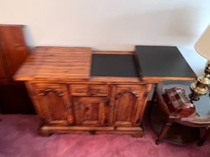 "Virginia House" Bar/Server