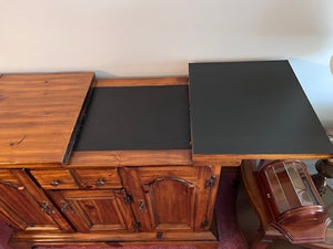 "Virginia House" Bar/Server