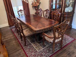 Beautiful Traditional Style Wood Dining Table + 8 Chairs
