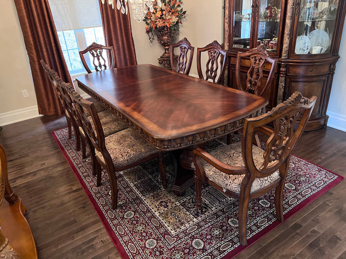 Beautiful Traditional Style Wood Dining Table + 8 Chairs