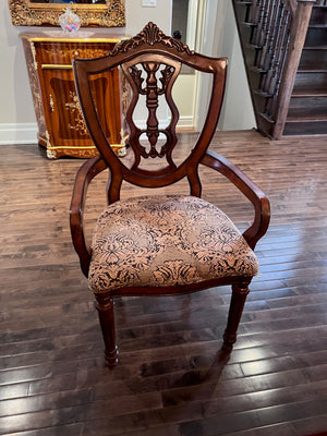 Beautiful Traditional Style Wood Dining Table + 8 Chairs