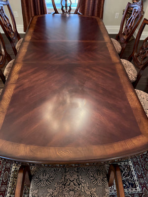 Beautiful Traditional Style Wood Dining Table + 8 Chairs