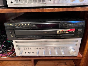 Teac PD-D2700 Compact Disk Multi Player