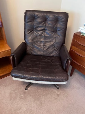 MCM Vintage Leather and Rosewood Swivel Chair by 'Interna Furniture Design'