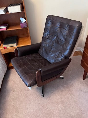 MCM Vintage Leather and Rosewood Swivel Chair by 'Interna Furniture Design'