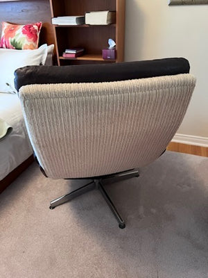 MCM Vintage Leather and Rosewood Swivel Chair by 'Interna Furniture Design'