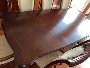 "Stanley Furniture" Dining Table + 8 Chairs