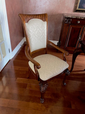"Stanley Furniture" Dining Table + 8 Chairs