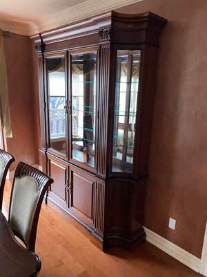 "Stanley Furniture" Hutch/China Cabinet