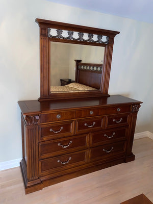 "Stanley Furniture" Dresser + Mirror