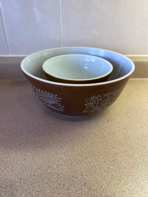 2 Vintage Pyrex Mixing Bowls