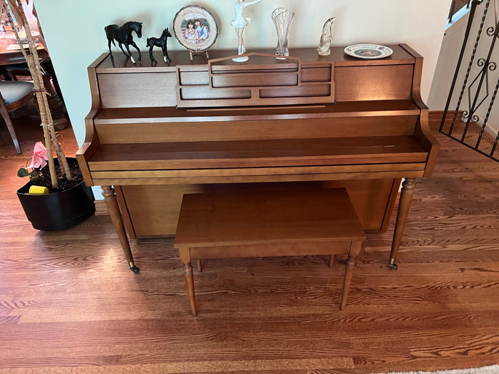'Lindsay' Upright Piano