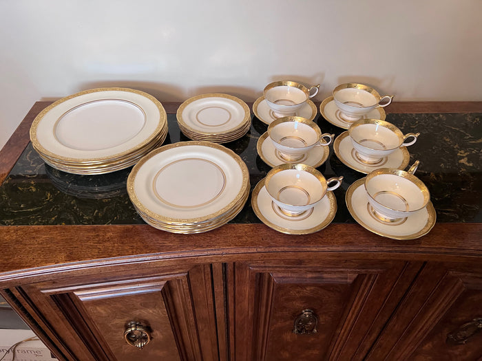 Aynsley 'Helen Ivory' 8221 Set- Service for 6 (30 Pieces)