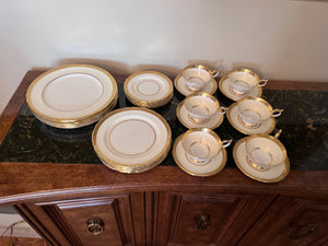 Aynsley 'Helen Ivory' 8221 Set- Service for 6 (30 Pieces)