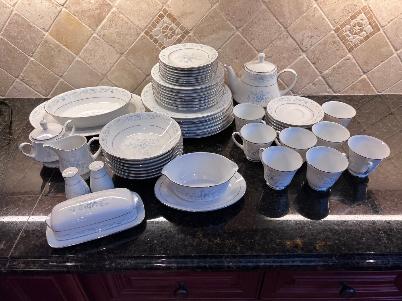 Contemporary Fine China by Noritake Carolyn 2693 Service for 8