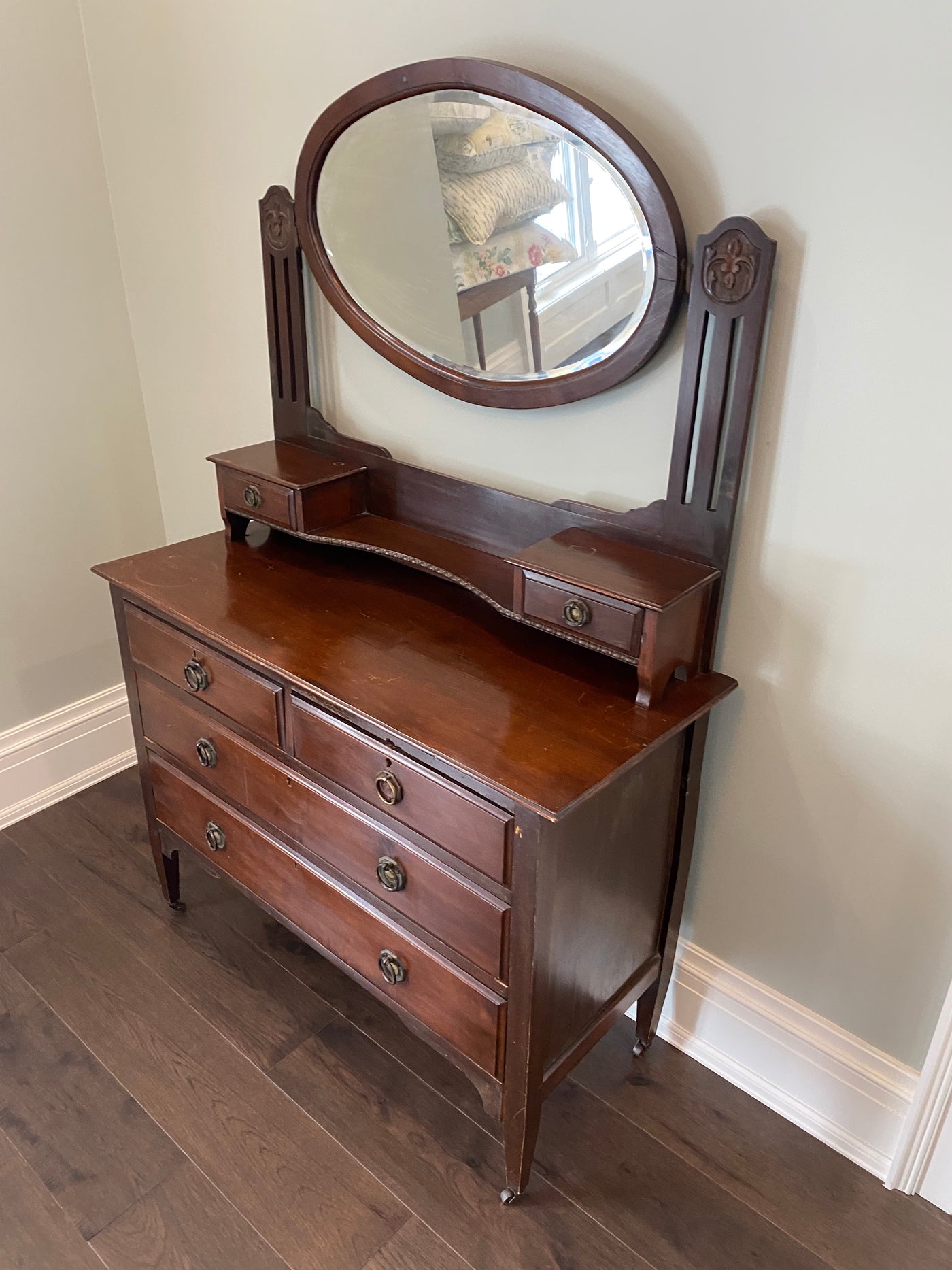Antique Dresser w/Mirror – Sell My Stuff Canada