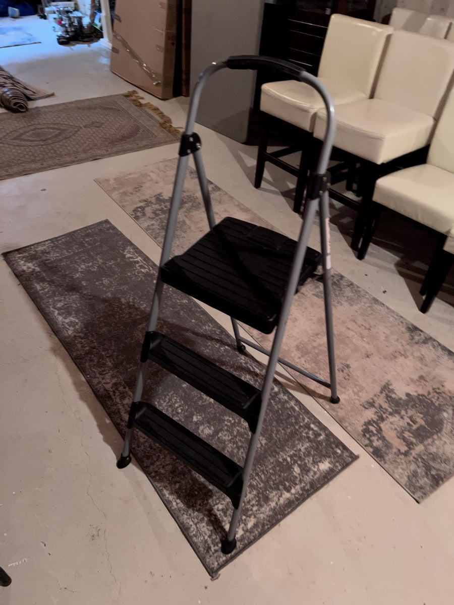 3 Step Steel Step Stool – Sell My Stuff Canada - Canada's Content and ...