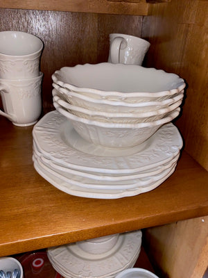 18 pc- 4 Place Setting CorningWare Set